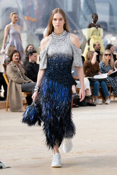 Look 25